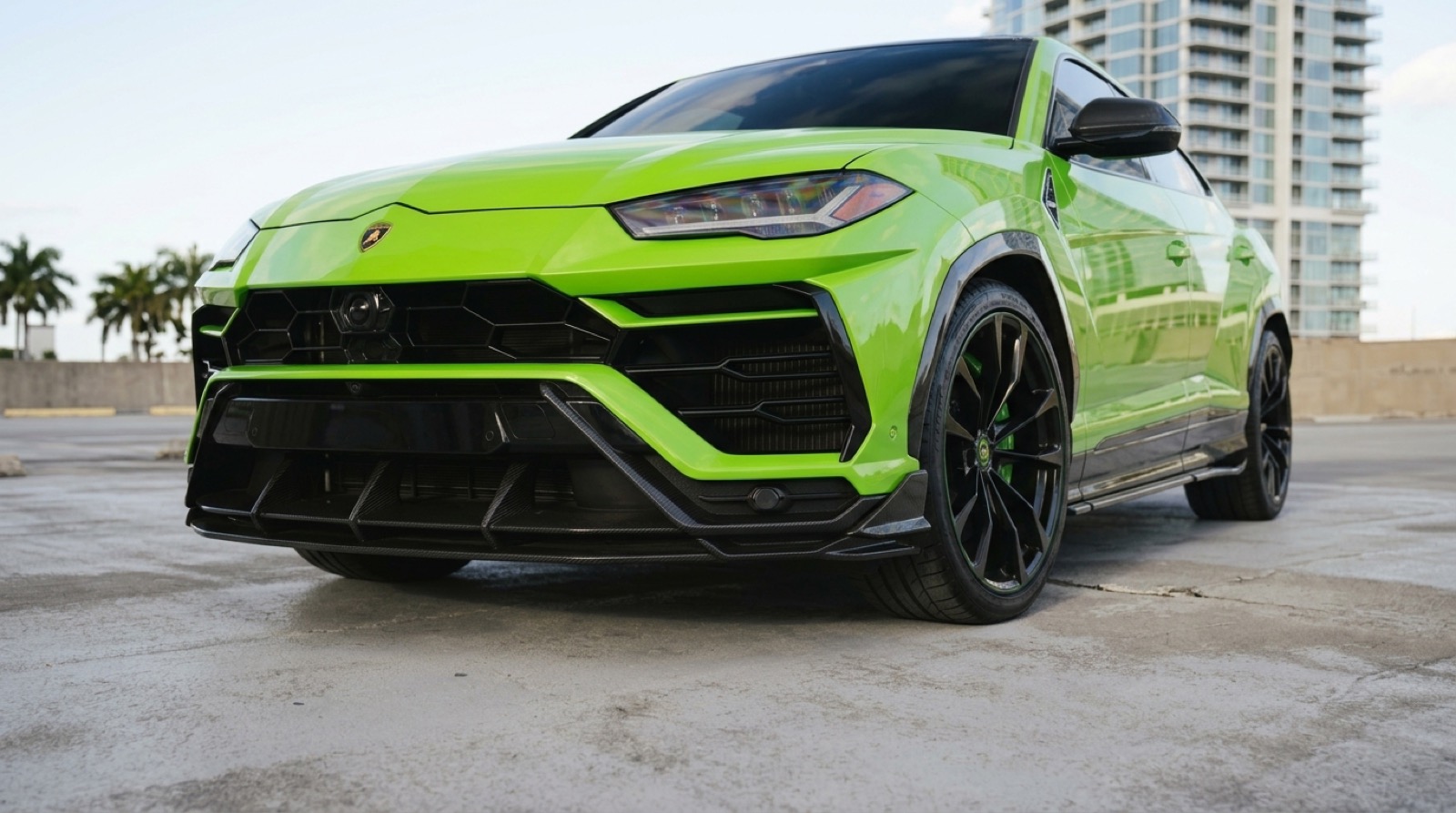 Lamborghini Urus thumbnail 4